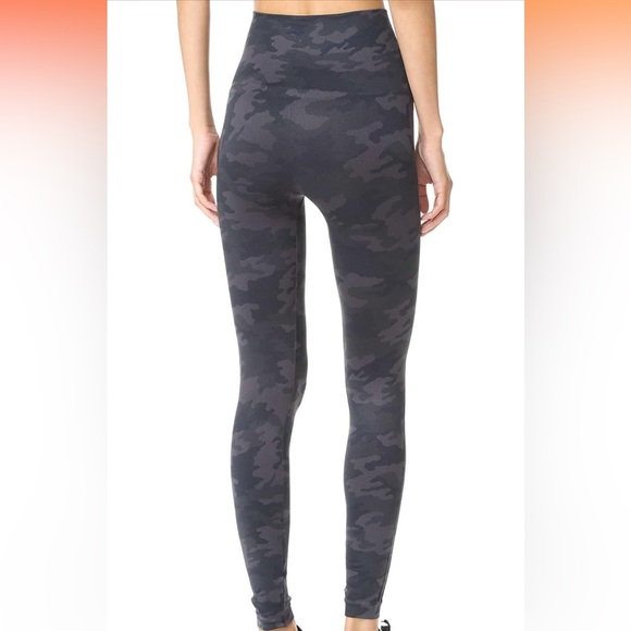 SPANX Look at Me Now Seamless Leggings - Picture 3 of 5